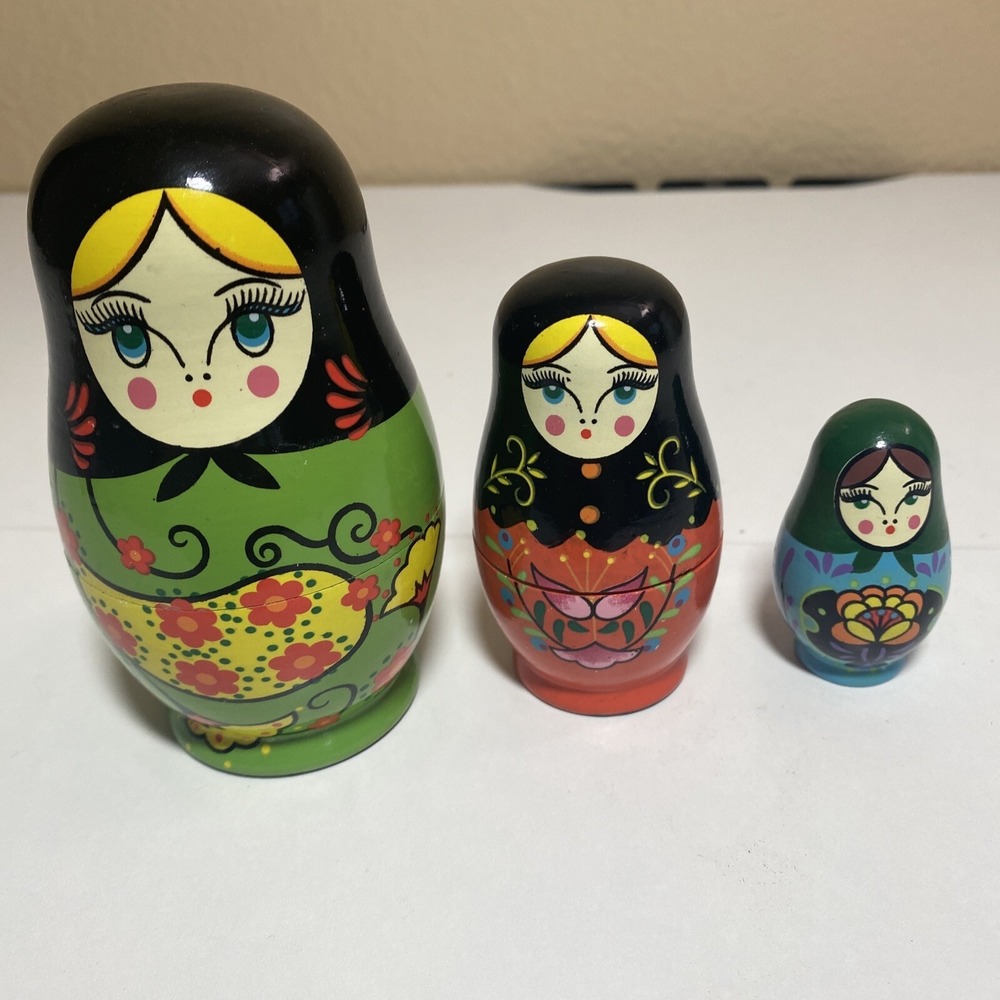 Russian Wooden Nesting Dolls (3) Babushka Matryoshka (4.5", 3", 2") Vintage EUC